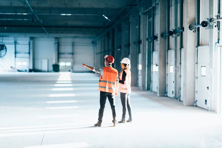 Pay and hours for Production Managers and Directors in Manufacturing